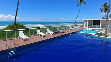 2 outdoor pools