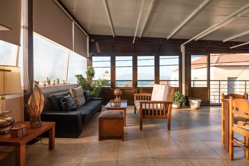 Family Apartment with terrace and sea view 10 minutes from the beach