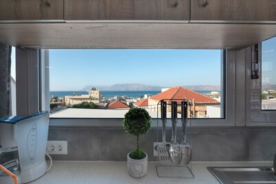 Family Apartment with terrace and sea view 10 minutes from the beach