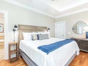 5 bedrooms, iron/ironing board, Internet, bed sheets