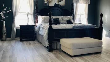 5 sovrum, skrivbord, strykjärn/strykbräda och resesäng