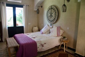 7 bedrooms, iron/ironing board, travel cot, free WiFi