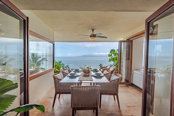 تناول الطعام بالخارج