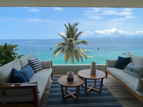 Lovely 3-bedroom beach front serviced apartment