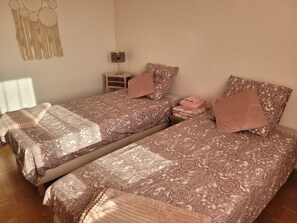 4 bedrooms, iron/ironing board, WiFi, bed sheets - Villa with pool VAR 83 (Roquebrune-sur-Argens)