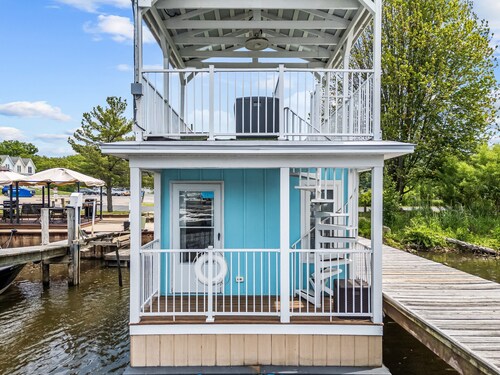 Aqua Vista - Tiny Floating Cottage #1