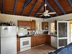 Fridge, microwave, oven, stovetop - Private, recently renovated villa with 7-island view near Salt Pond! (Coral Bay)