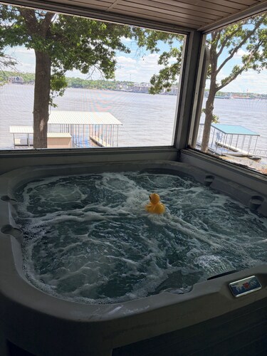 Lakeside Luxury with Private Dock, Views and Serenity.