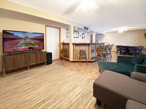 Smart TV, table football, printers - Lakeside Luxury with Private Dock, Views and Serenity. (Sunrise Beach)