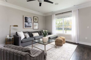 Smart-TV, Bücher, Arbeitsbereiche