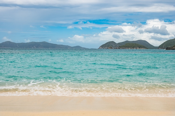 Beach nearby, sun-loungers, beach towels