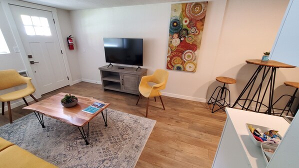 Smart TV - Cozy studio downtown CDA in Sanders Beach (Coeur d'Alene)