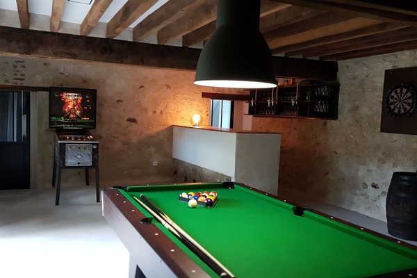 Salle de billard, bar, flipper (ancienne bergerie)