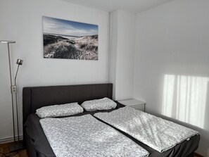 2 bedrooms, desk, free WiFi, bed sheets