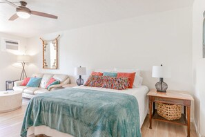 Iron/ironing board, WiFi, bed sheets - Remodeled & private studio with WiFi, balcony, & shared pool/hot tub/gas grills (Kailua-Kona)