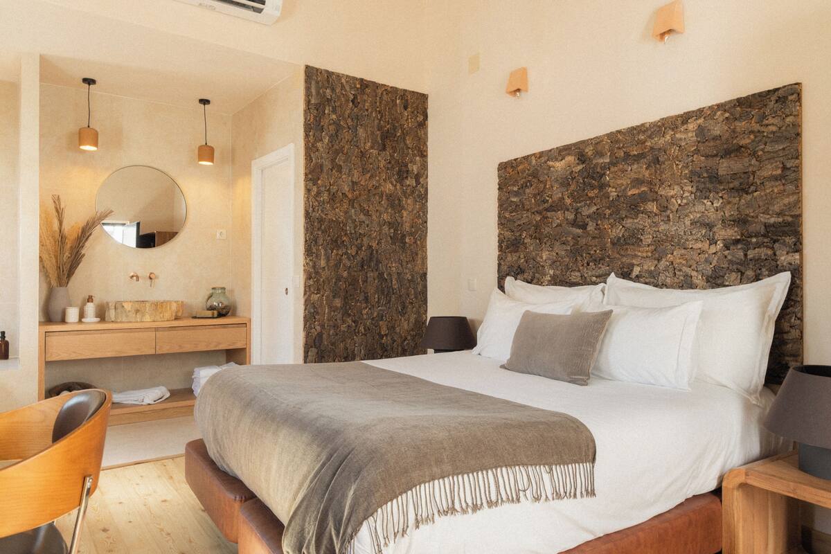 Superior Double Room | Premium bedding, WiFi (free), bed sheets