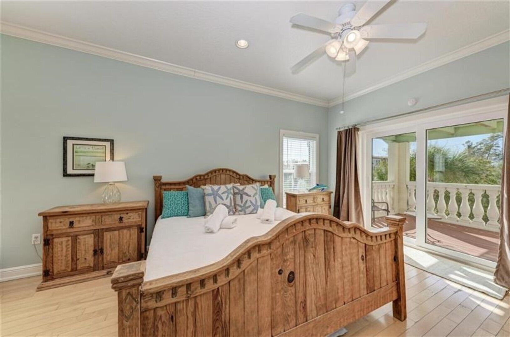 3 quartos, ferros/tábuas de passar roupa, acesso à internet