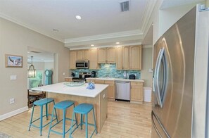 Kühlschrank, Mikrowelle, Geschirrspüler