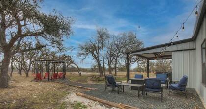 Hill Country-Fire Pit & Hot Tub!