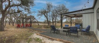 Hill Country-Fire Pit & Hot Tub!
