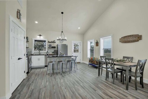 Hill Country-Fire Pit & Hot Tub!