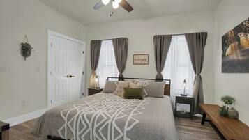 3 bedrooms, iron/ironing board, WiFi (free), bed sheets