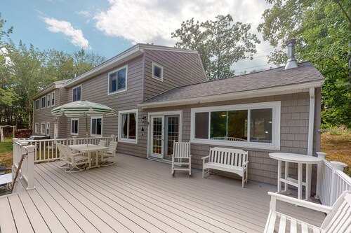 Waterfront home with deck, patio, grill, firepit, Ping-Pong, & WiFi