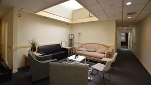 Single Room | Living area | LED TV - Michie House in College Hill - Hostel (Providence)