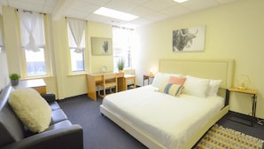 Memory foam beds, desk, laptop workspace, WiFi (free) - Michie House in College Hill - Hostel (Providence)