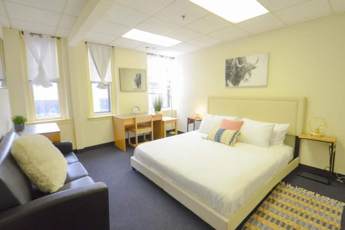Memory foam beds, desk, laptop workspace, WiFi (free)