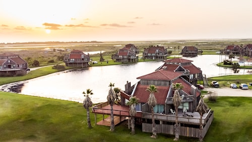 Matagorda Beachfront Rental : Gorda Getaway, Gorda Getaway - Secluded beach resort rental