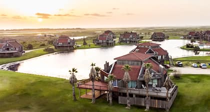 Matagorda Beachfront Rental : Gorda Getaway, Gorda Getaway - Secluded beach resort rental