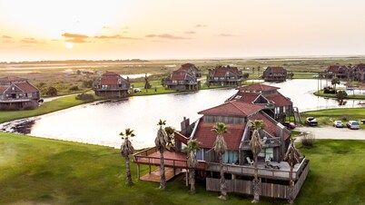 Matagorda Beachfront Rental : Gorda Getaway, Gorda Getaway - Secluded beach resort rental