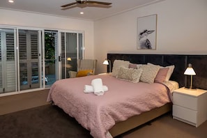 4 bedrooms, iron/ironing board, WiFi - Large Surfer's Sanctuary 4 beds 4 bath and pool (Gold Coast)