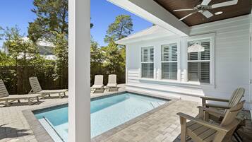 Een verwarmd zwembad