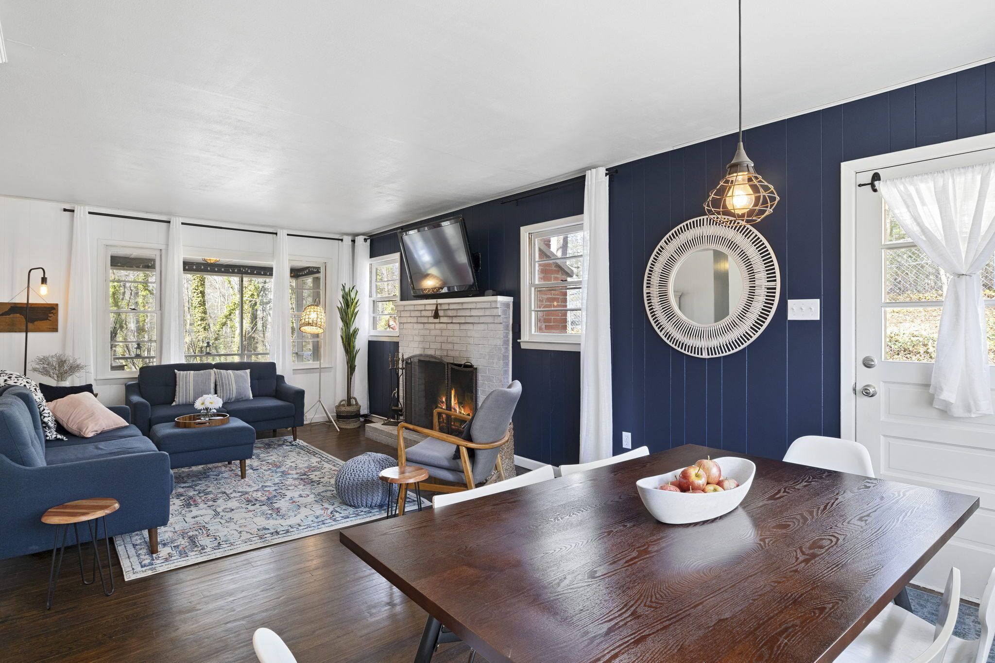 Smart TV, fireplace, books, stereo