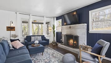Smart TV, fireplace, books, stereo