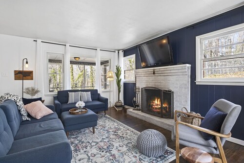 Private + Wooded + Quaint & Cozy + 5 mins to Dwntn Blk Mtn + 15 mins to Ashvle