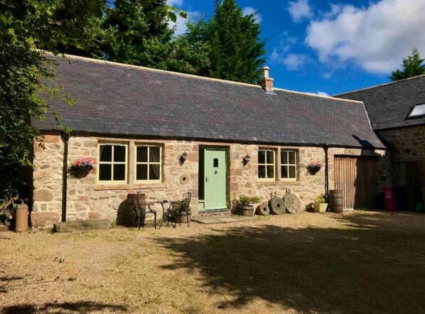 House, 1 Queen Bed | Exterior - Millstone Cottage Archiestown (Aberlour)