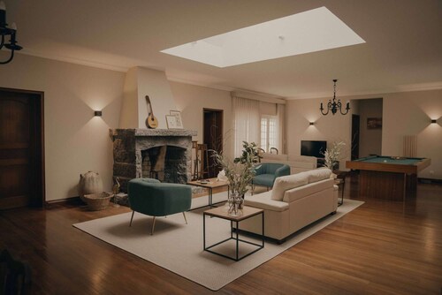 A recently renovated holiday home, Chalet De La Croix features a garden.