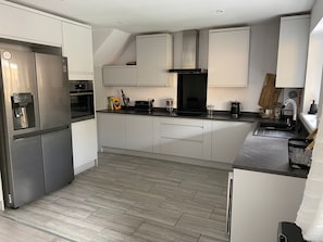 Casa | Cozinha privada | Geladeira, micro-ondas, fogão, cooktop