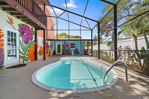 Utomhuspool och uppvärmd pool