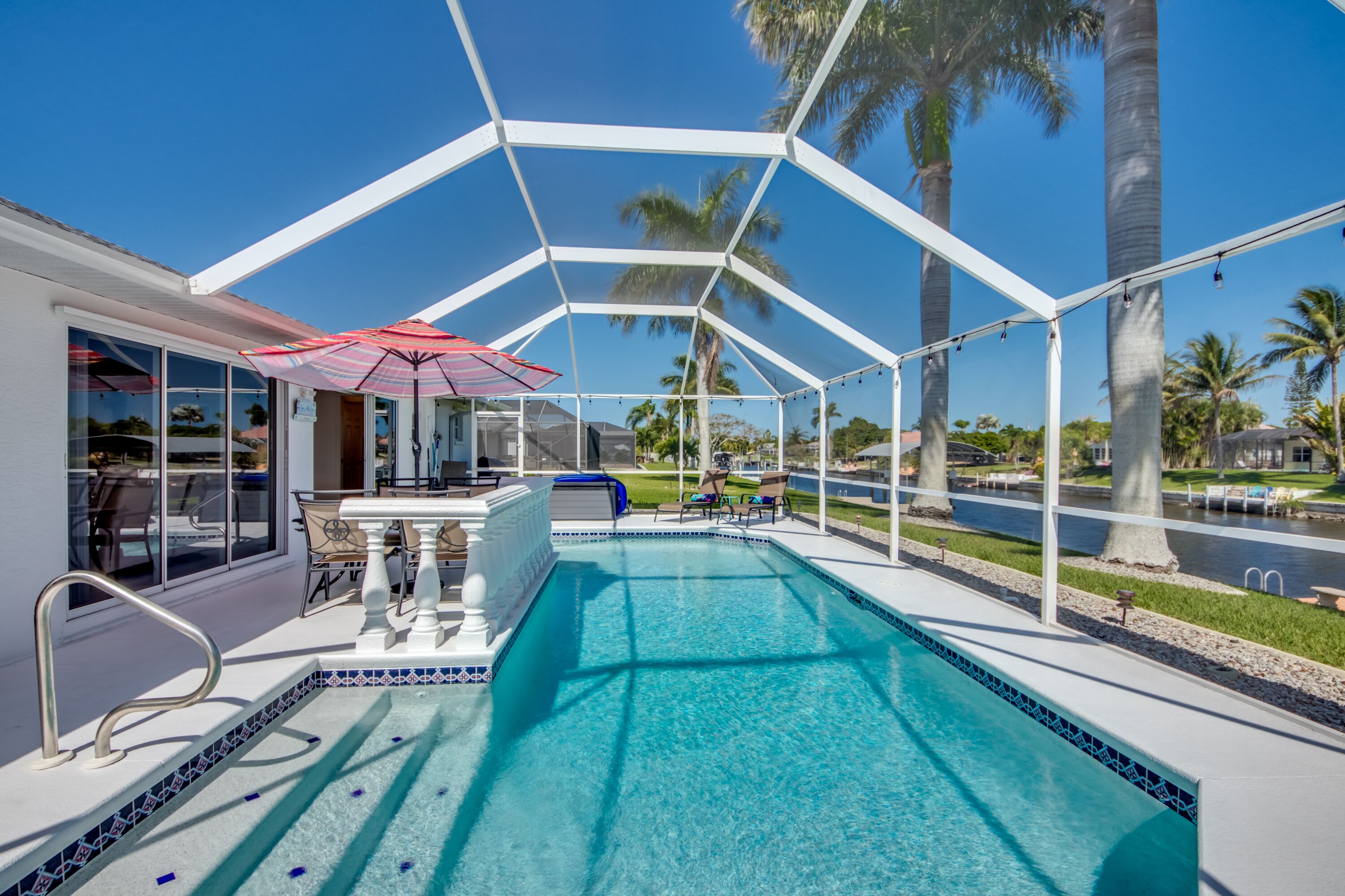 Wonderful 3 BR/3 bath waterfront Villa /heated pool/ kayaks/ bicycles/boat lift

