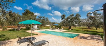 Trullo Melograno by Perle di Puglia