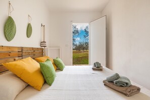 4 bedrooms, internet, bed sheets