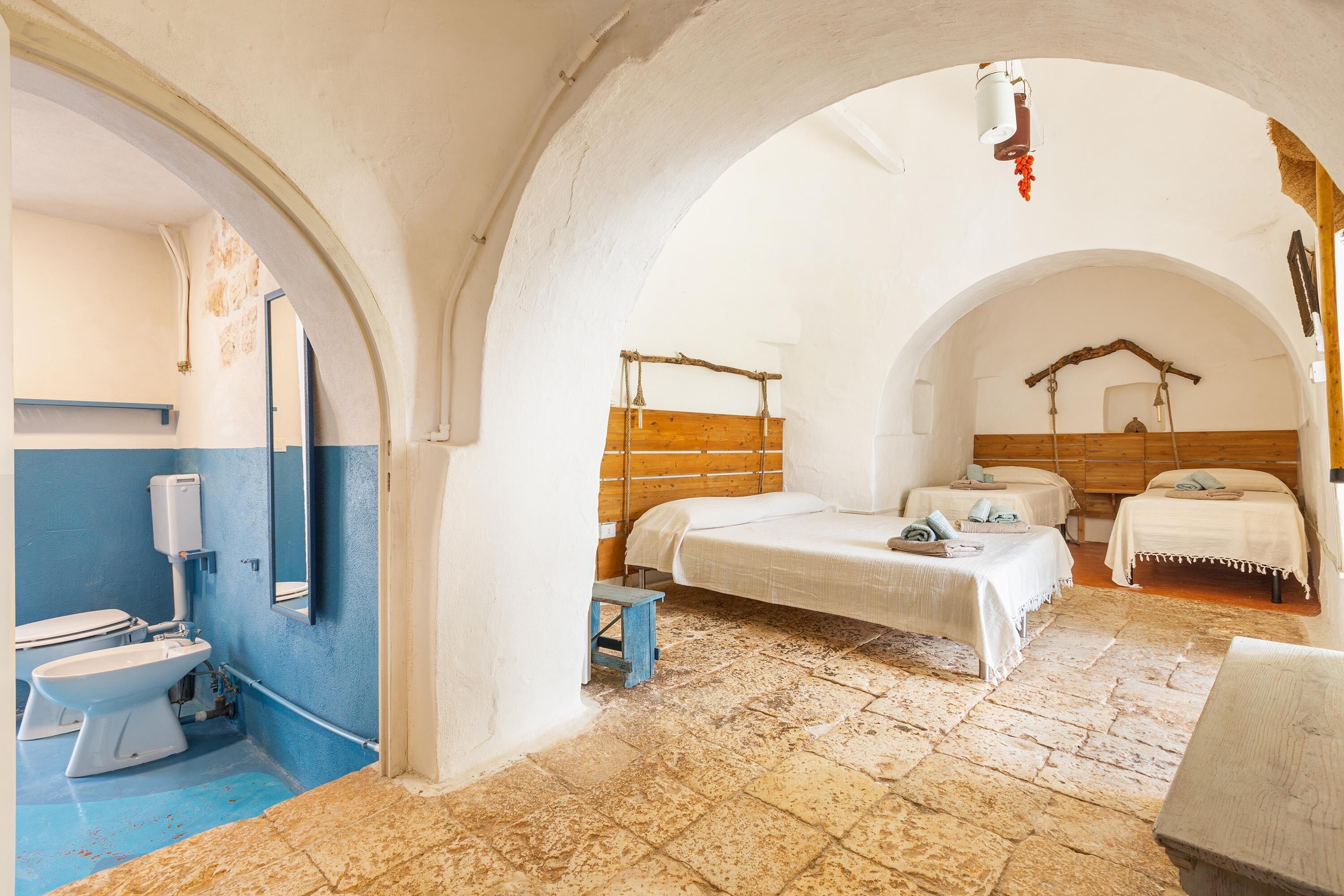 3 bedrooms, internet, bed sheets