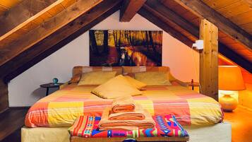 4 bedrooms, desk, iron/ironing board, free WiFi