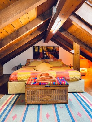 4 bedrooms, desk, iron/ironing board, free WiFi