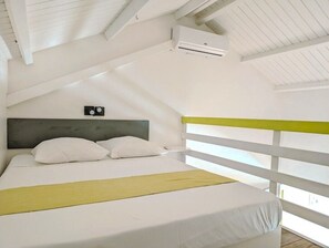 2 bedrooms, iron/ironing board, travel cot, free WiFi
