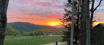 Ski In & Out Mountain & Firework Views Studio